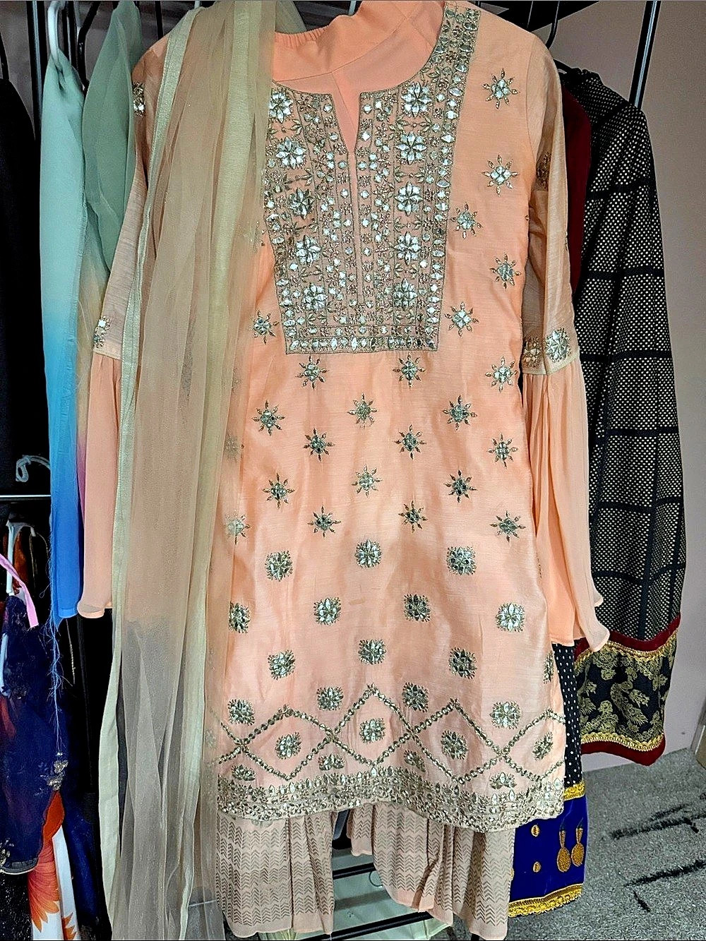 Embroidered Tunic Set in Pink 
Bust size:32/34